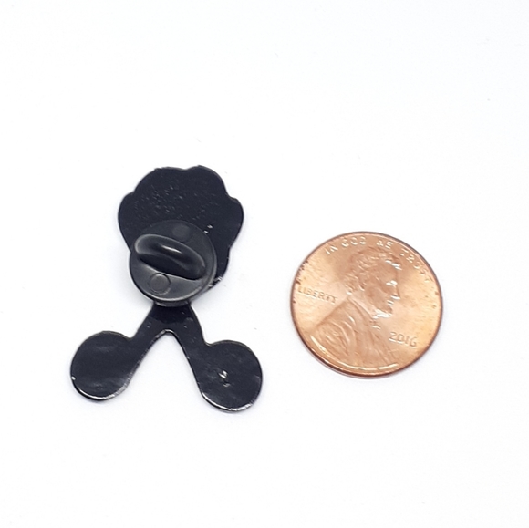 Cutting tongue enamel pin - Picture 2 of 2